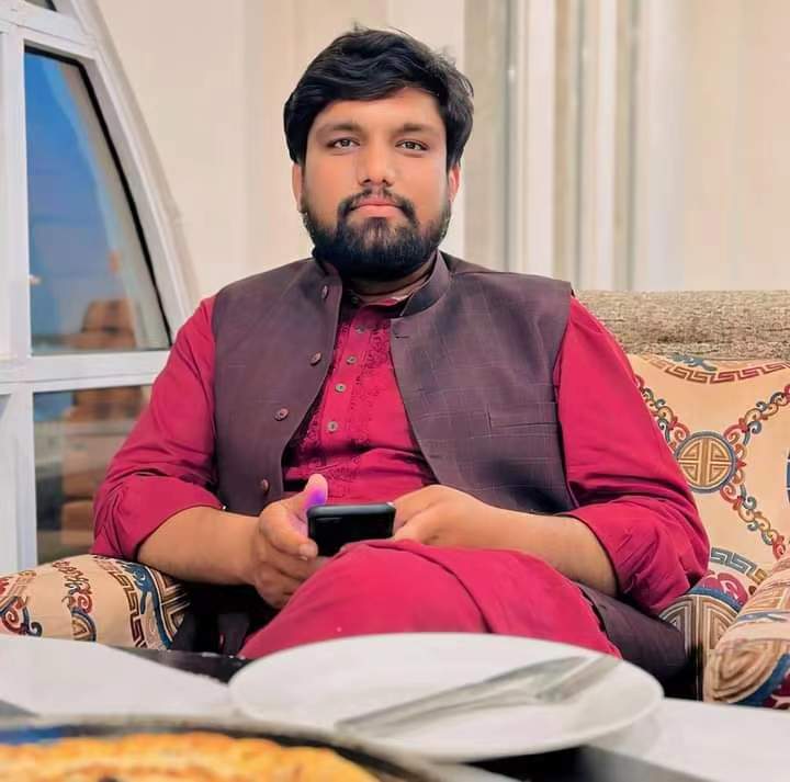 A person sitting in a chairDescription automatically generated