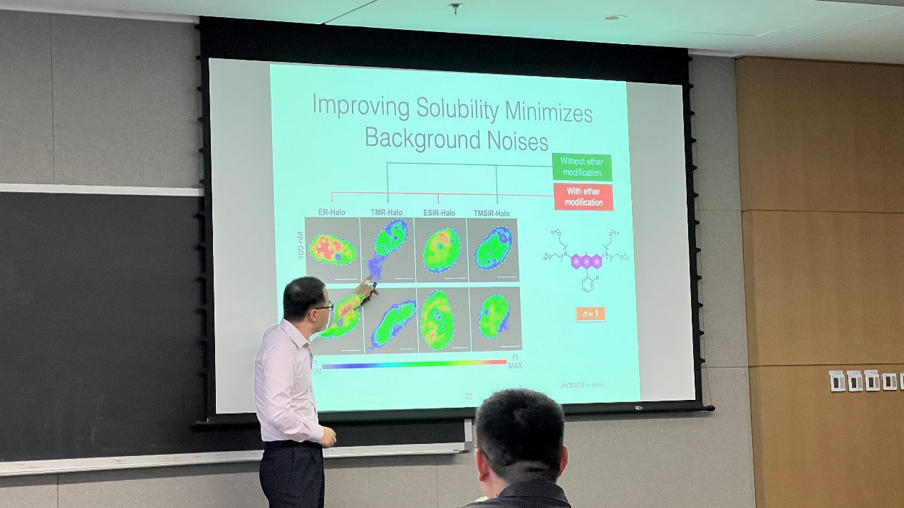 图片包含 室内, 人, 男人, 站

AI 生成的内容可能不正确。