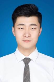 男人穿着衬衫

描述已自动生成