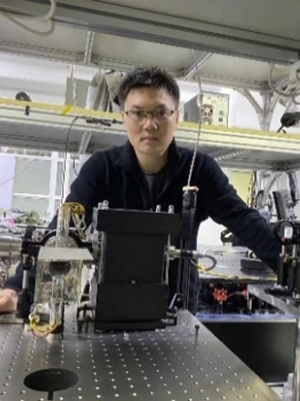 人在厨房里工作

描述已自动生成