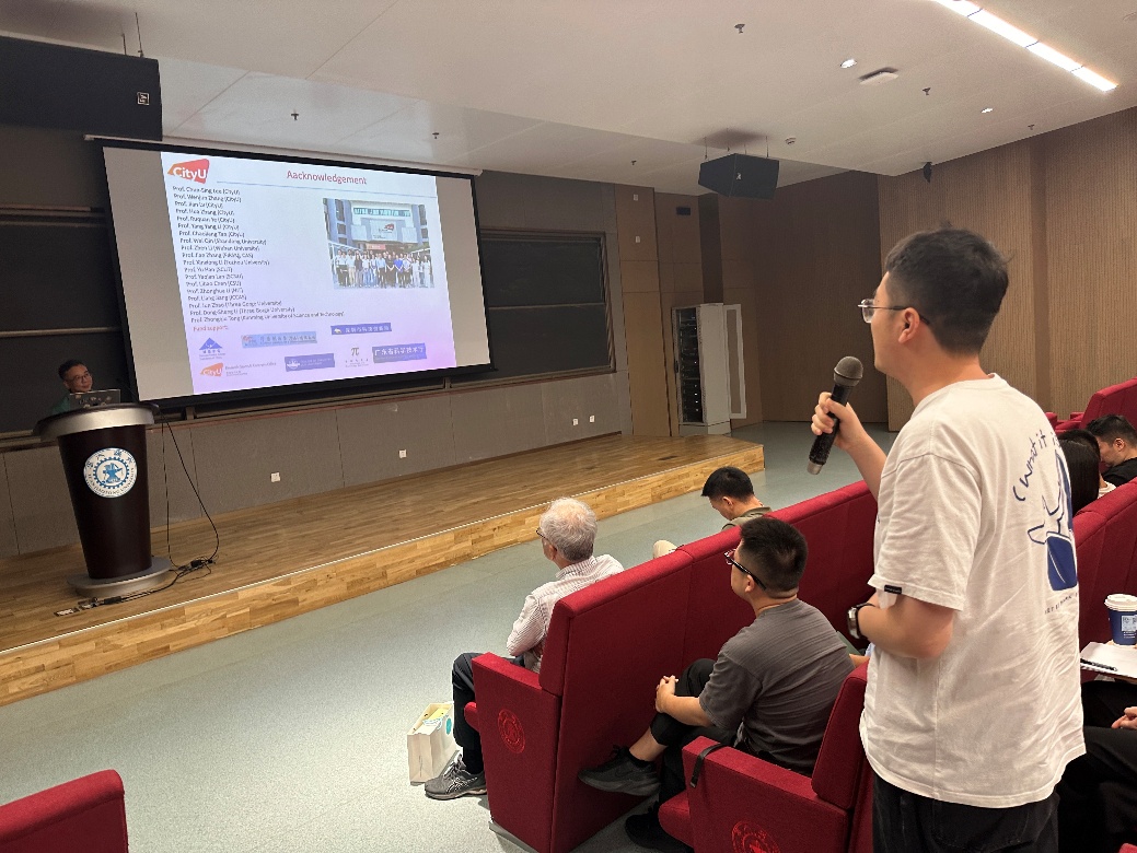 一些人站在电视前

AI 生成的内容可能不正确。