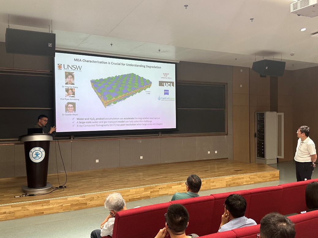 会议室里的人们

AI 生成的内容可能不正确。
