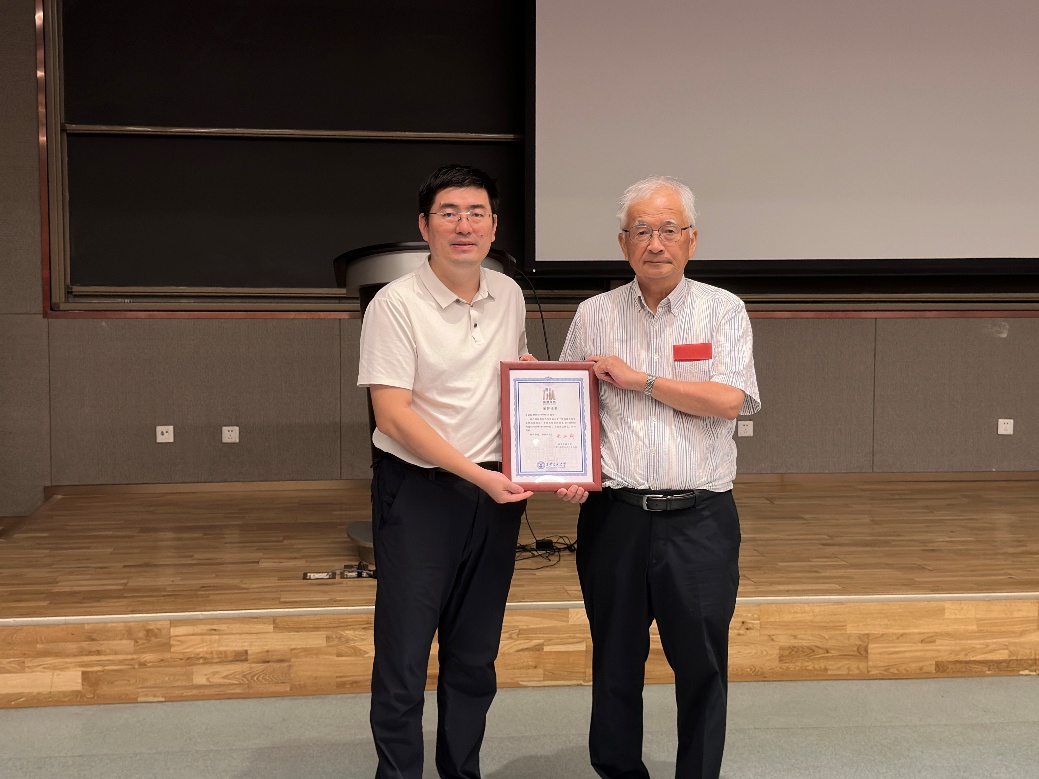 男人和女人站在一起

AI 生成的内容可能不正确。